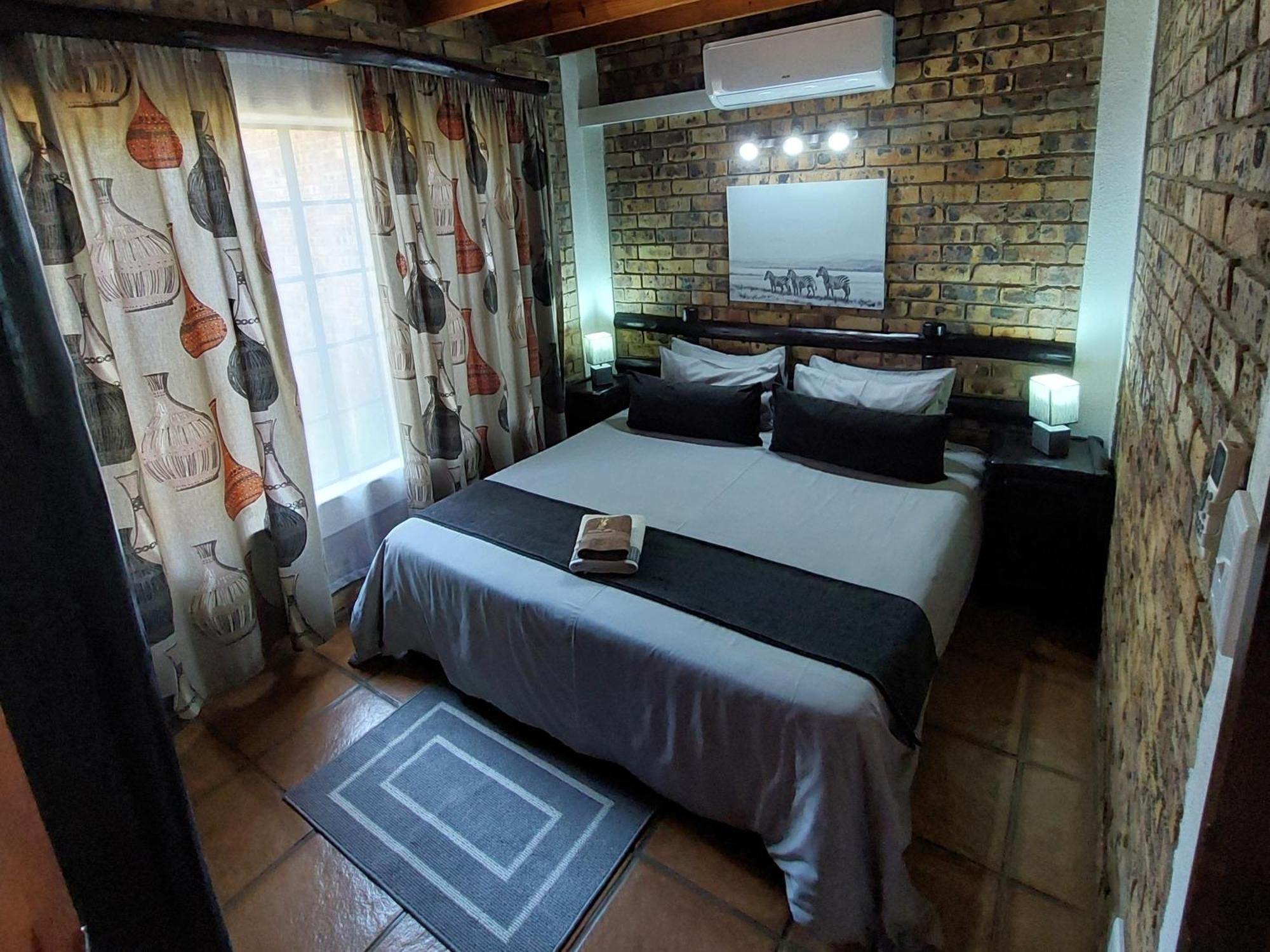 Giraffe Plains Villa Marloth Park Exterior photo
